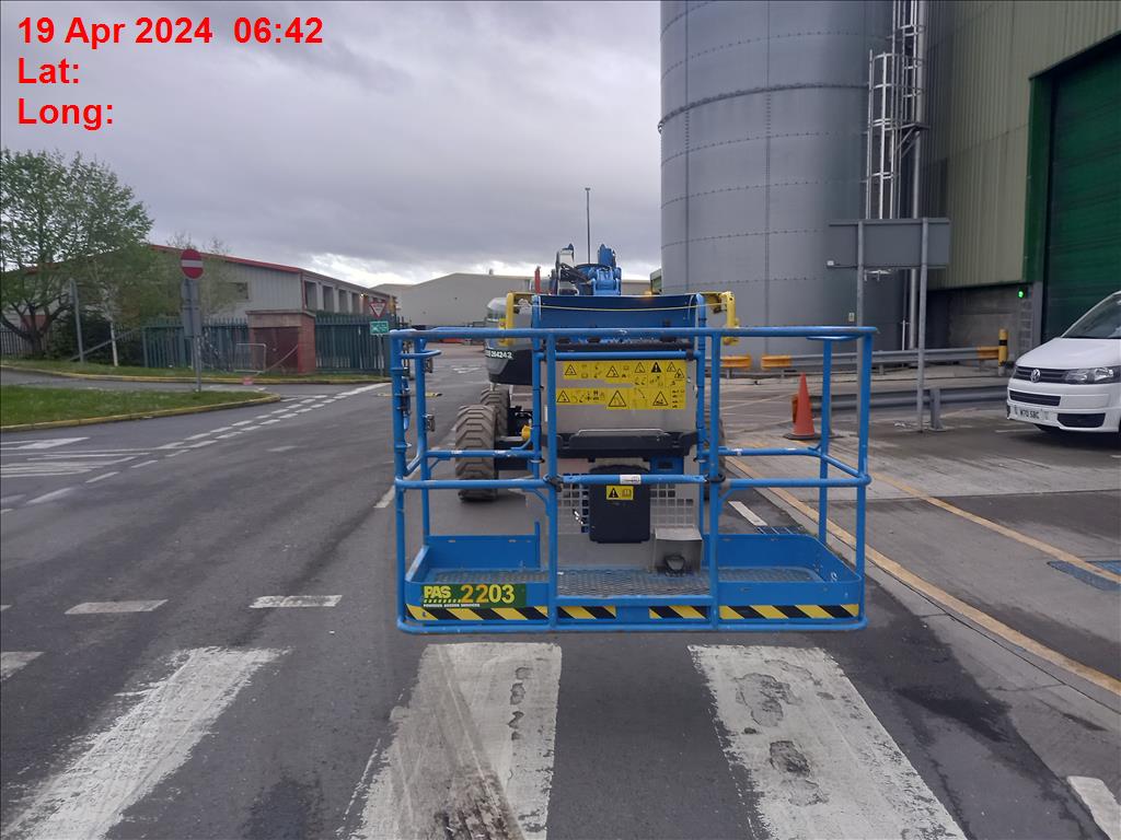 Genie Z60/37FE Articulating Boom lift - Image 3