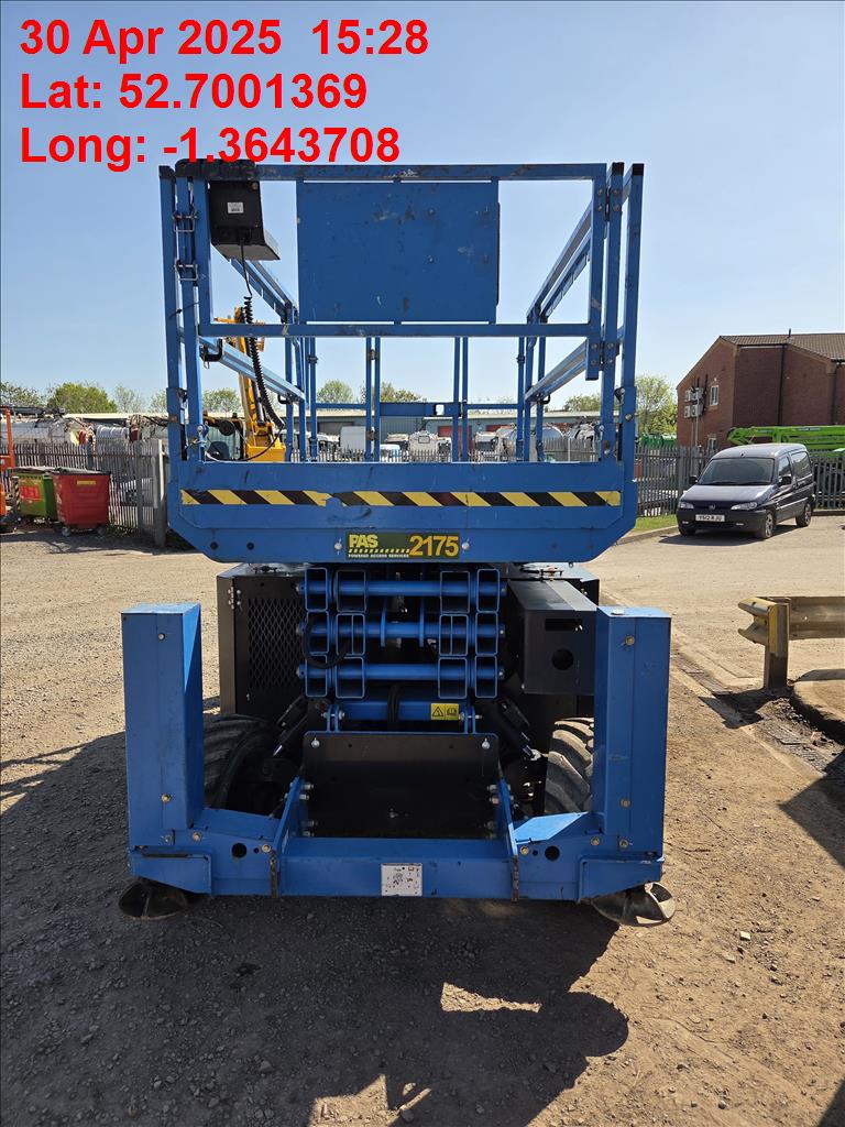 Genie GS3369 RT Scissorlift 4x4 - Image 3