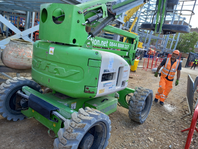 Niftylift HR17 Hybrid 4x4 Articulated boom - Image 3