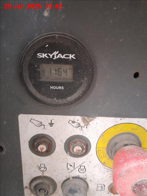 Skyjack 6832 RT Scissor lift - Image 4