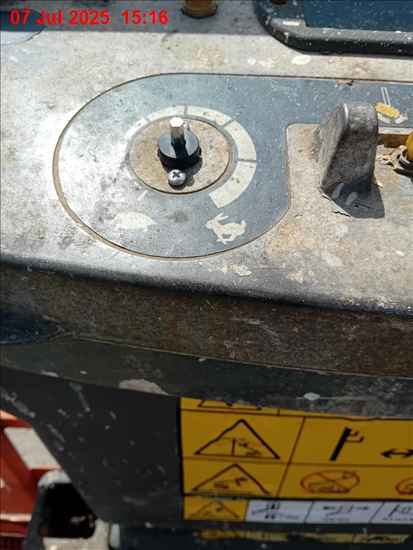 JLG 860SJ Articulated Boomlift - Image 4