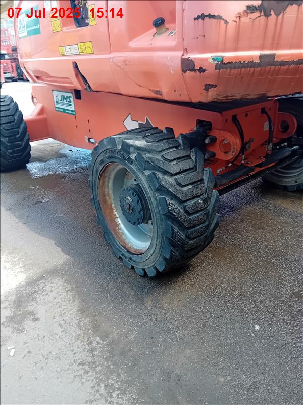 JLG 860SJ Articulated Boomlift - Image 14