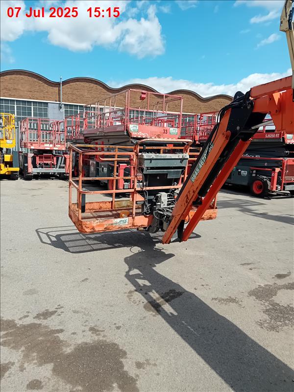JLG 860SJ Articulated Boomlift - Image 9