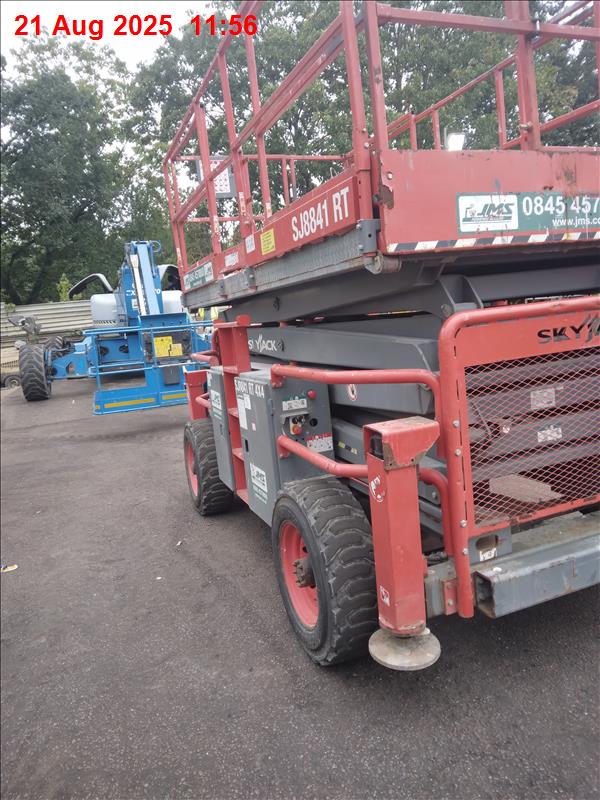 Skyjack SJ8841 RT Scissor lift - Image 3
