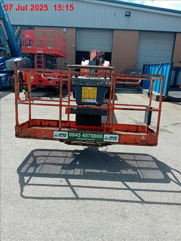 JLG 860SJ Articulated Boomlift - Image 10