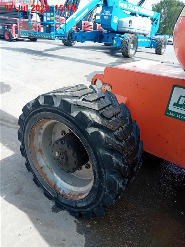 JLG 860SJ Articulated Boomlift - Image 8