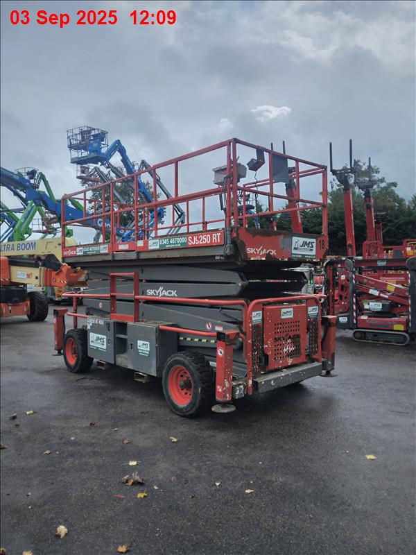 Skyjack SJ9250 RT Scissor lift - Image 4